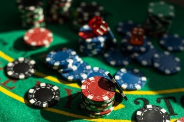 ads508 live Teen Patti table with dealer and four players, multi-camera HD feed showing cards and betting action